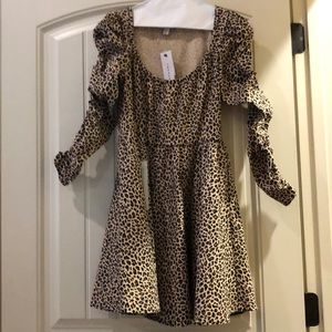 Adorable puff sleeve leopard dress by Topshop!